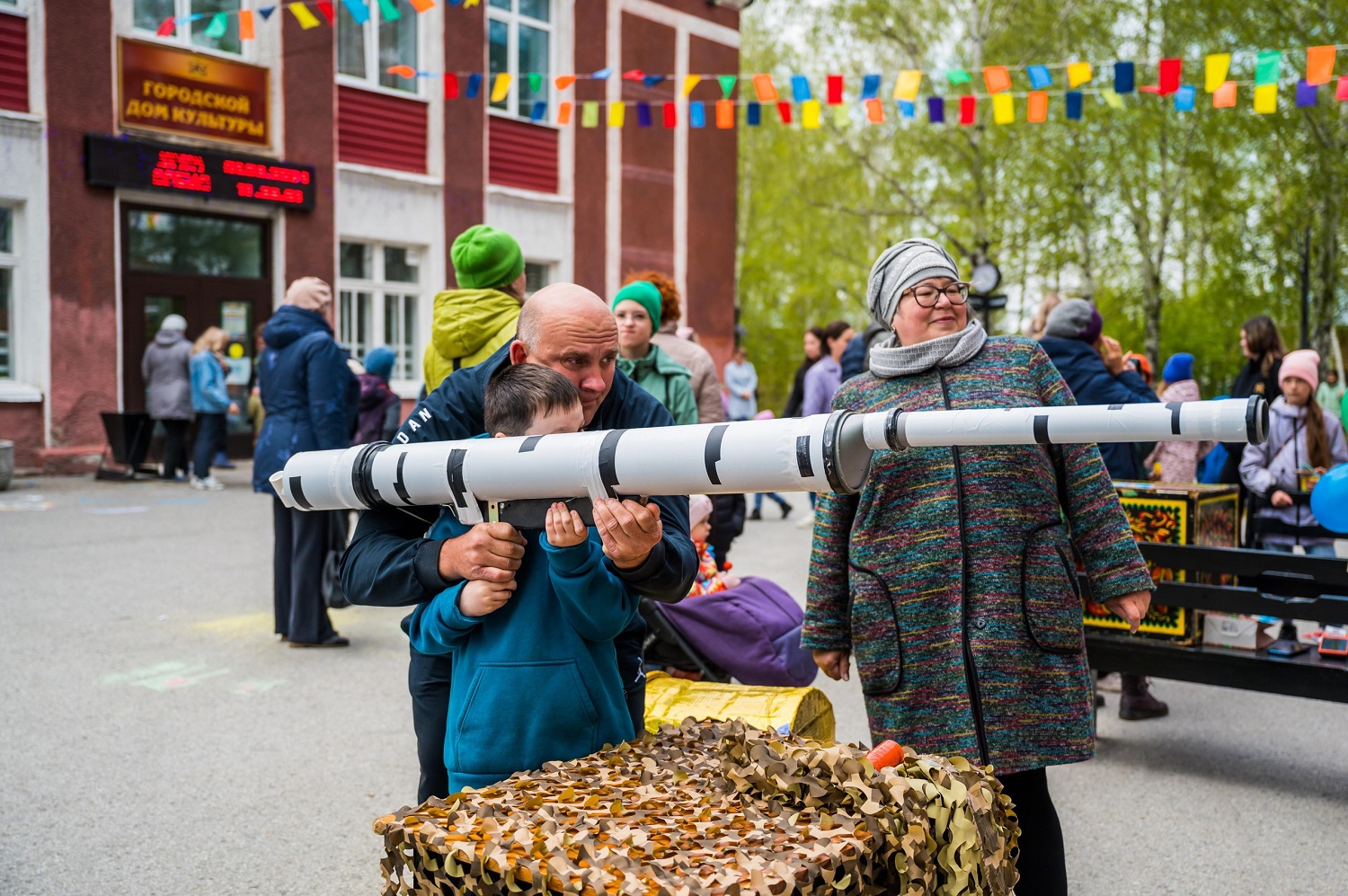 В ГДК ярко прошел День защиты детей | 01.06.2024 | Колпашево - БезФормата